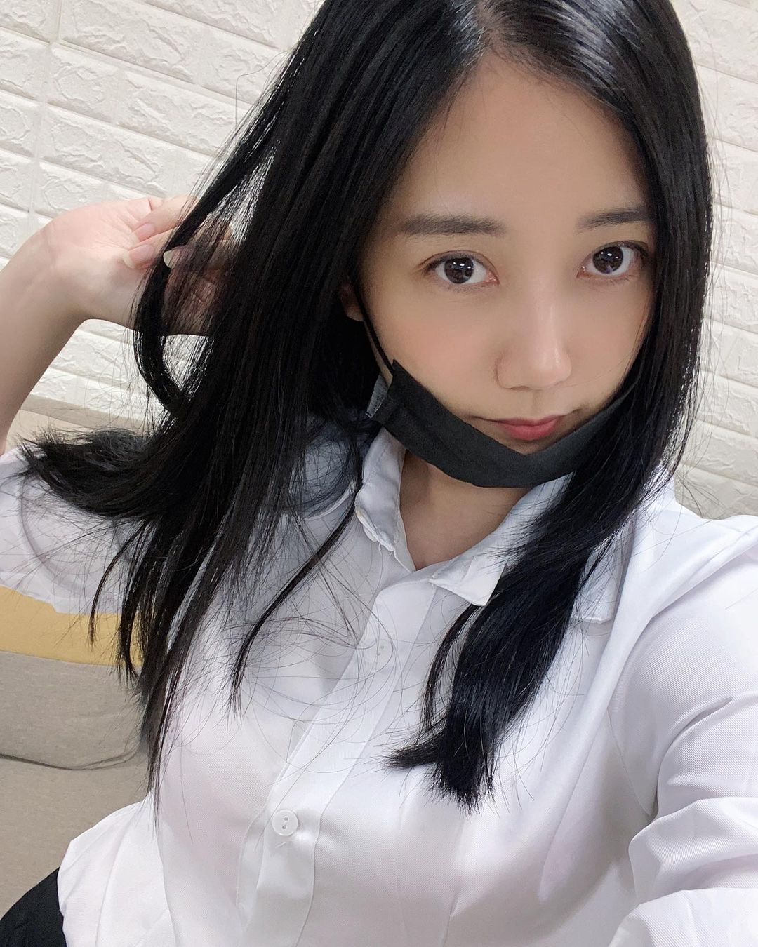 「森野葉子」制服下的美體不隱忍，「深厚奶溝」一放送就超震撼