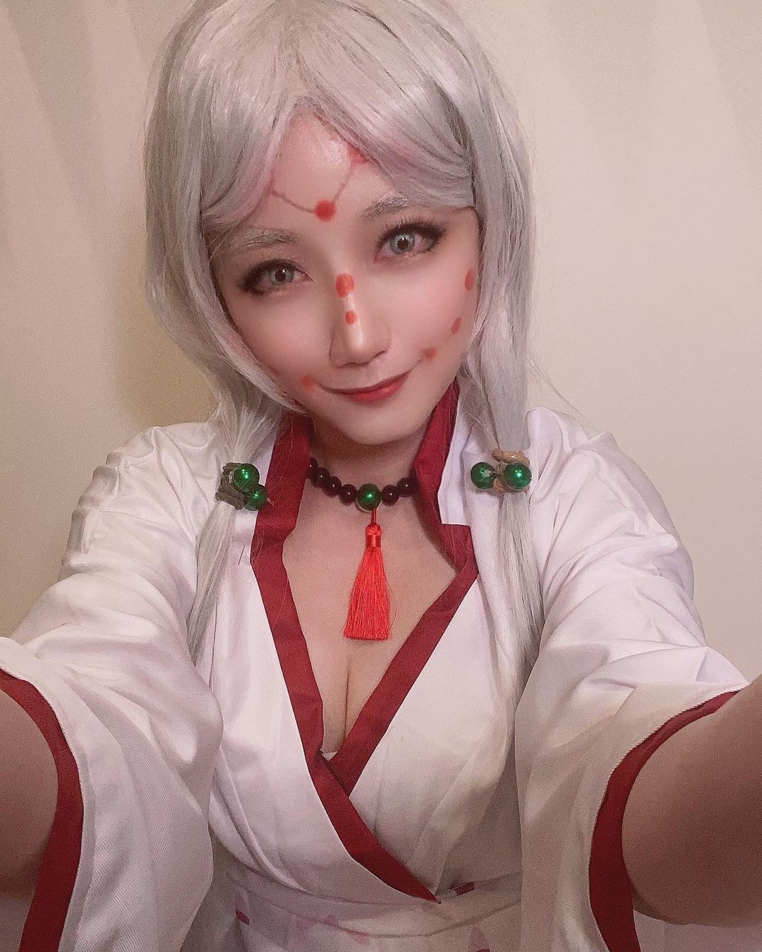 「森野葉子」制服下的美體不隱忍，「深厚奶溝」一放送就超震撼