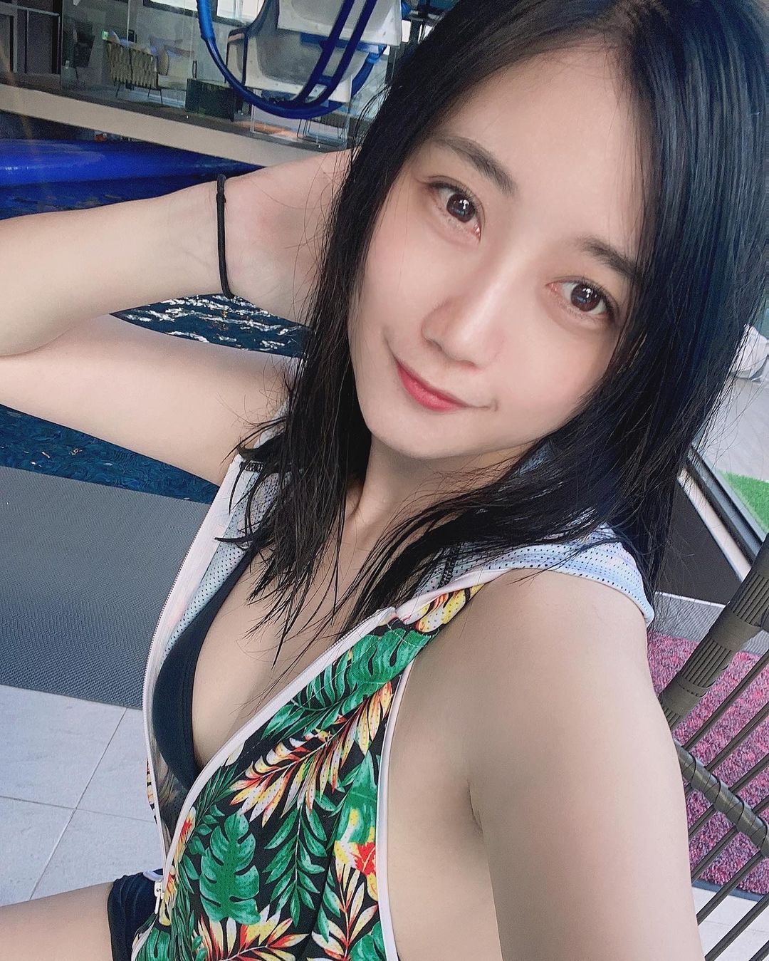 「森野葉子」制服下的美體不隱忍，「深厚奶溝」一放送就超震撼