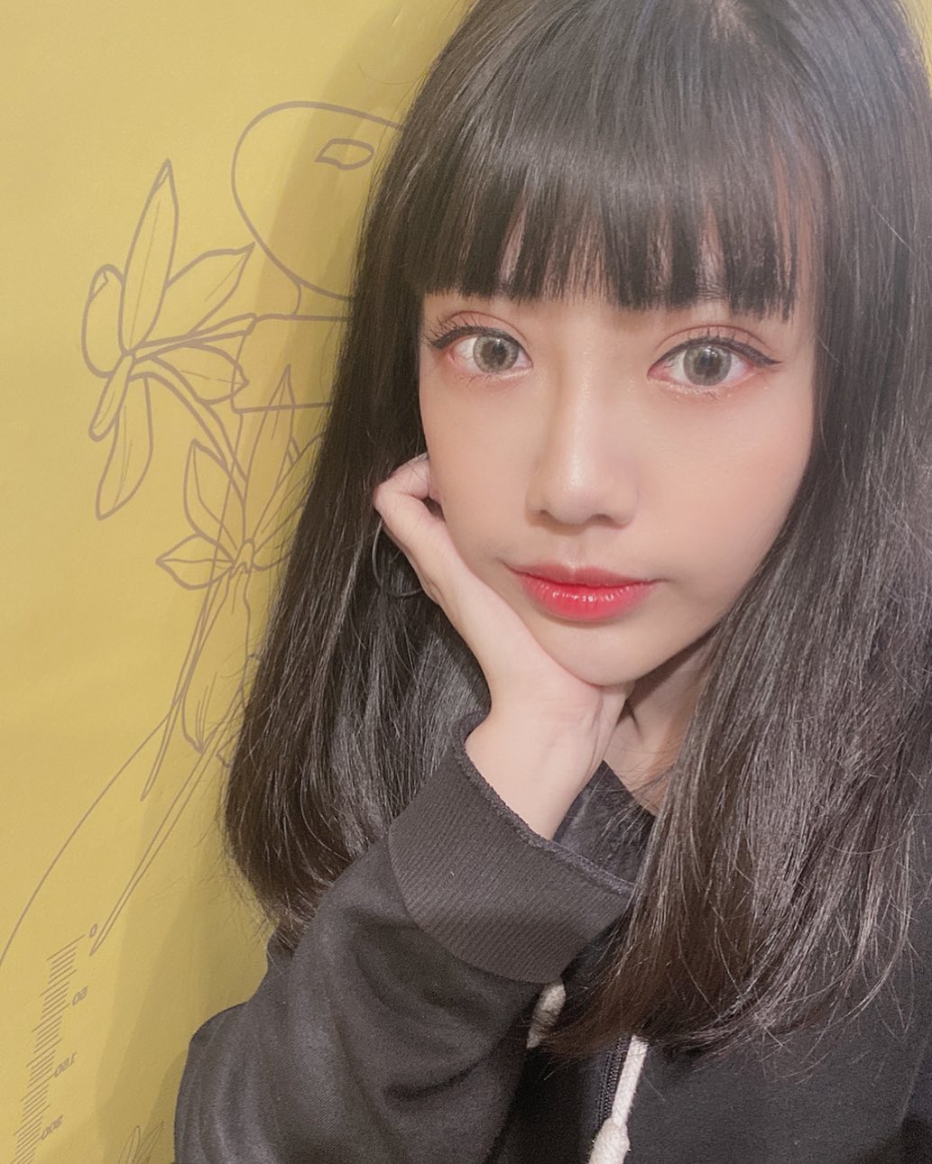 蜜桃美尻女僕「貝拉」肉體誘惑挑戰理智線　動感十足「蜜桃搖搖」隔著螢幕都感受到