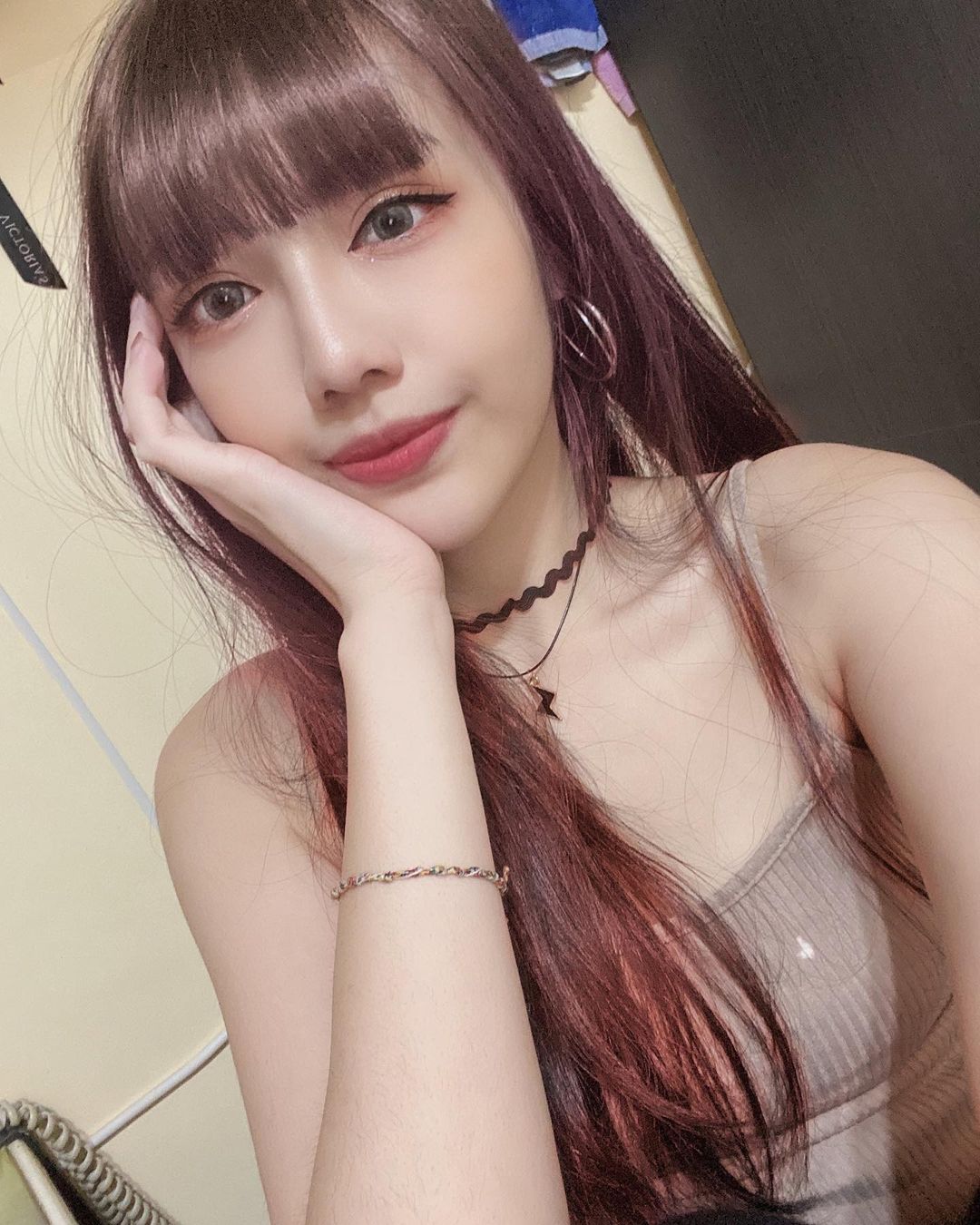 蜜桃美尻女僕「貝拉」肉體誘惑挑戰理智線　動感十足「蜜桃搖搖」隔著螢幕都感受到