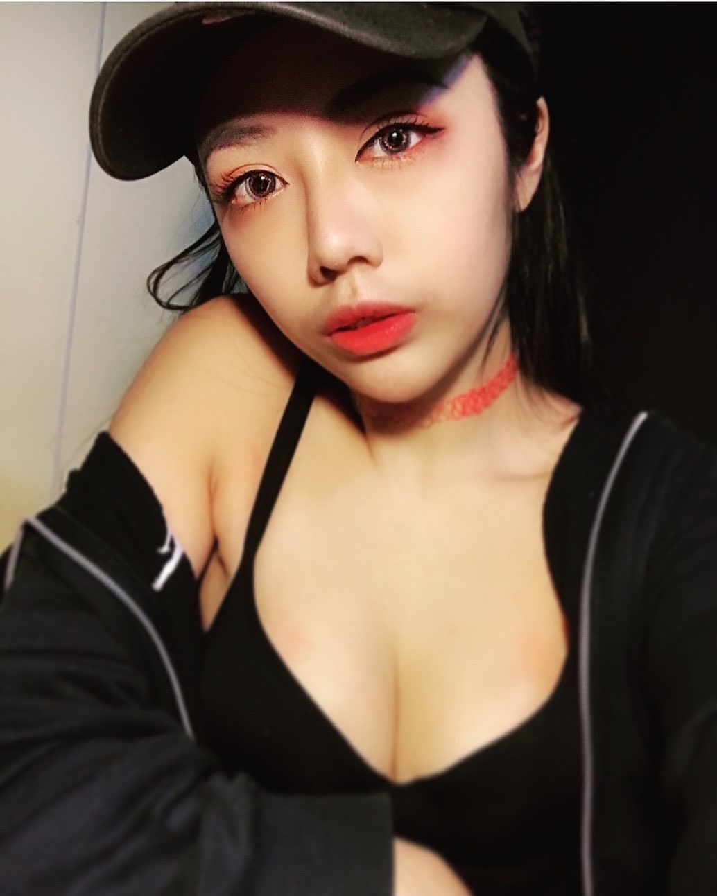 蜜桃美尻女僕「貝拉」肉體誘惑挑戰理智線　動感十足「蜜桃搖搖」隔著螢幕都感受到