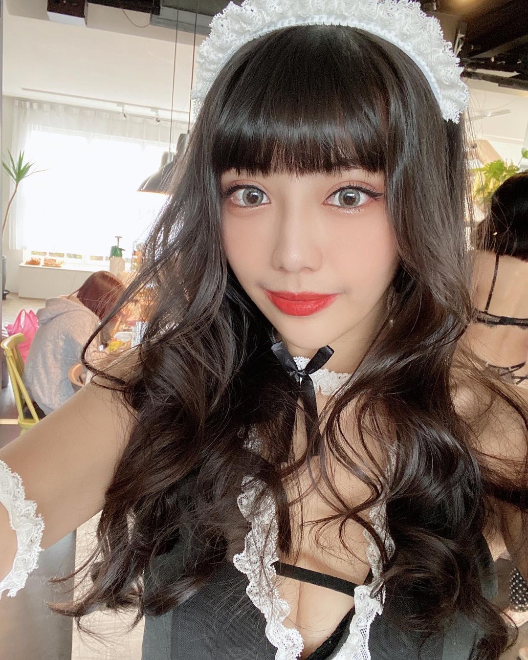 蜜桃美尻女僕「貝拉」肉體誘惑挑戰理智線　動感十足「蜜桃搖搖」隔著螢幕都感受到