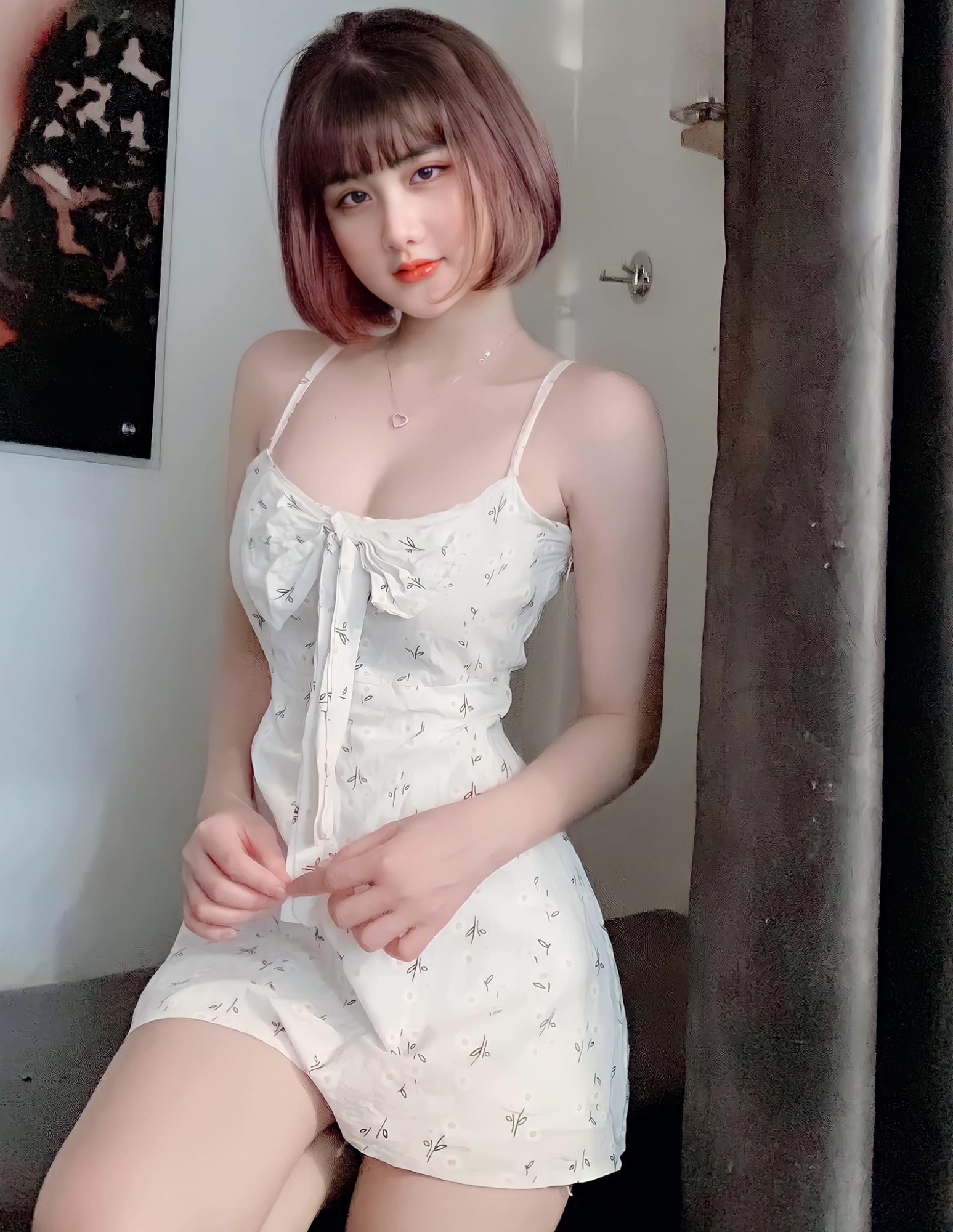 來自越南的「短髮尤物」！迷茫眼神＋渾圓雪乳＝誘惑指數 100 ％ - 亞洲美女 -
