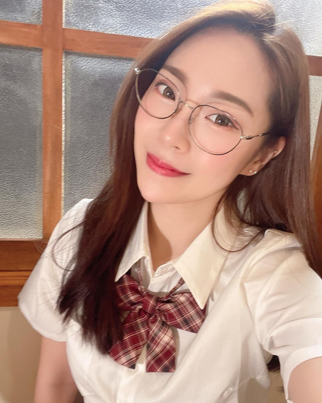 【BTC365币投】超敬業！最美領隊「佳佳 Eva Lee」不畏10度低溫當場脫褲拍美照