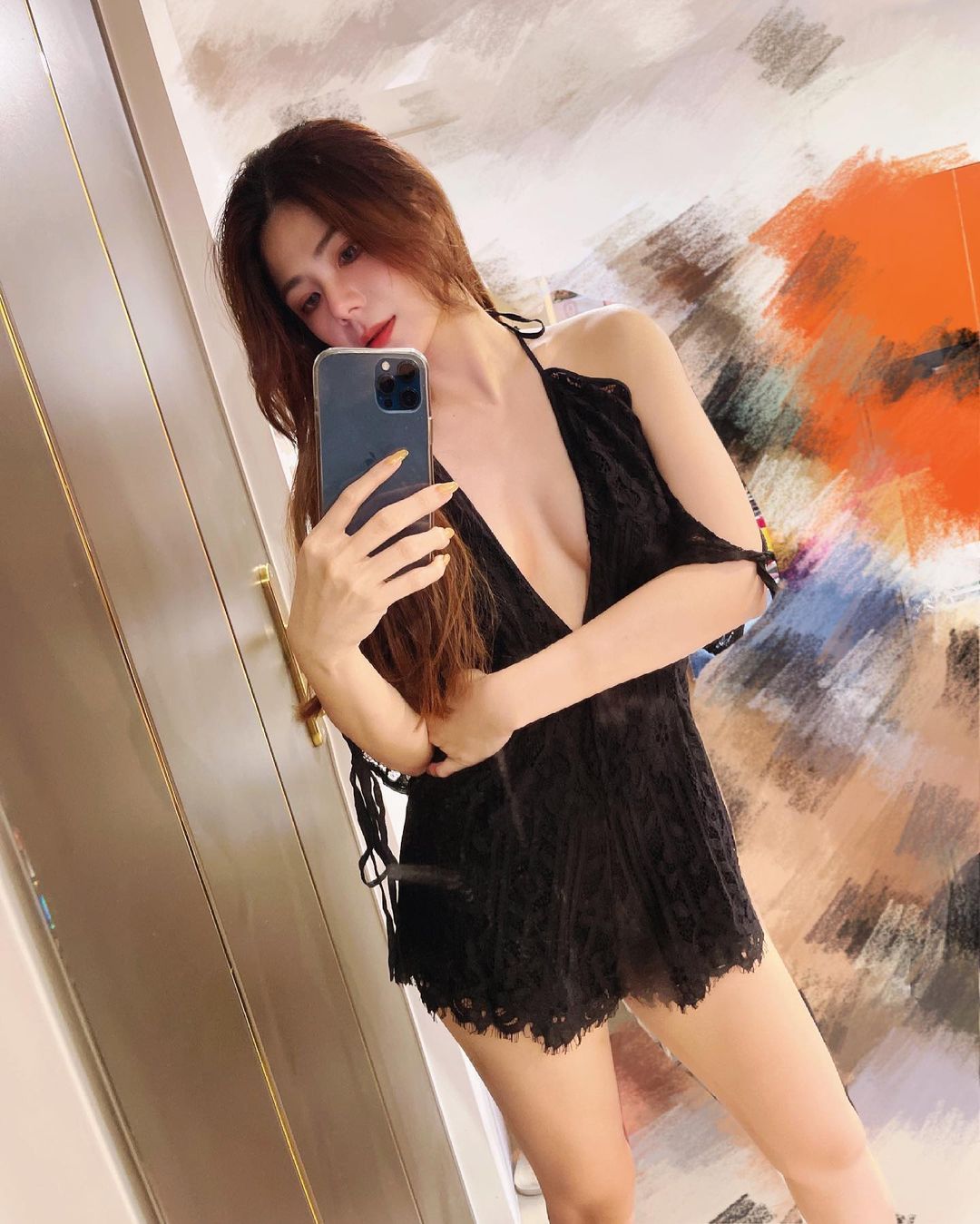 「蕾蒂Letty」夜景前掏大軟乳 網友：夜路走多小心遇色鬼！