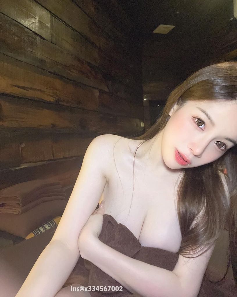 甜心正妹「吉寶」上衣款式超爆乳，「誘惑的深溝」太顯眼了！