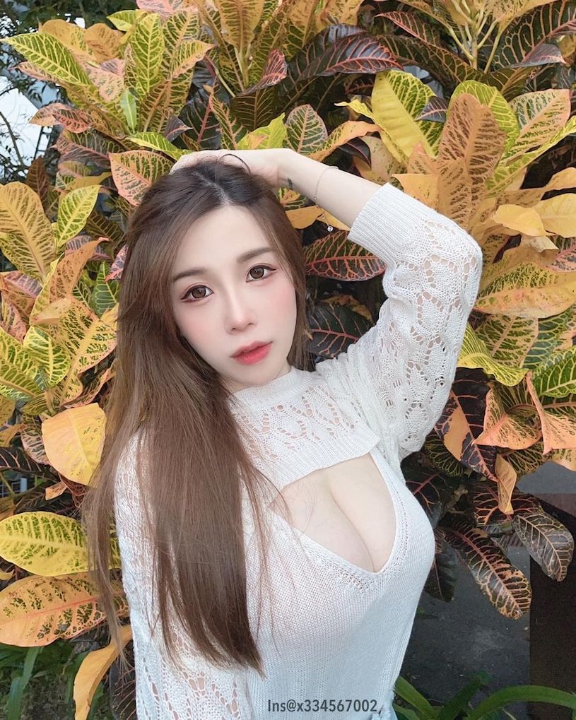 甜心正妹「吉寶」上衣款式超爆乳，「誘惑的深溝」太顯眼了！