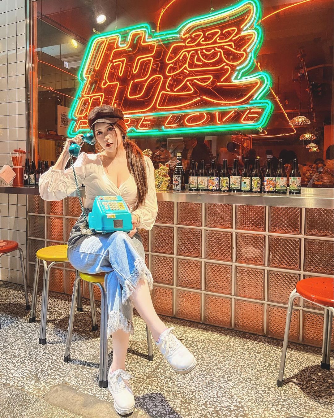 「34E性感荷官」Yvonne驚喜出沒餐酒館！甜美笑容「火辣身材」讓人好想all in！