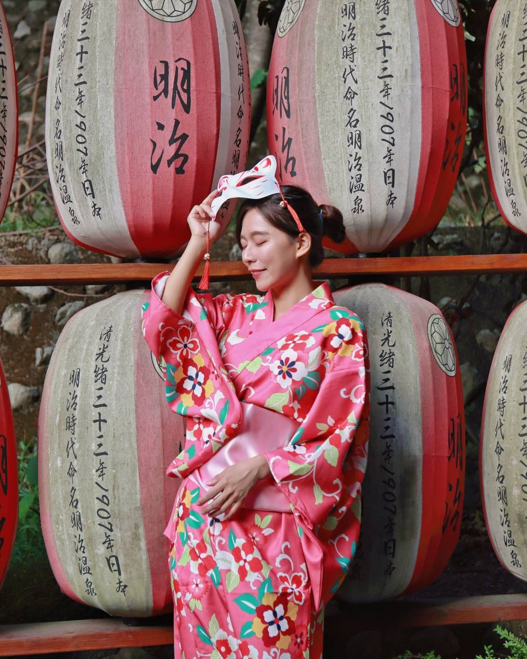 清新甜美的「幼稚園正妹老師」，海邊玩耍穿比基尼有夠辣，家長都想陪上學啦！