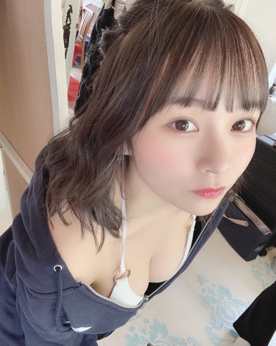 「最兇蘿莉」挺兇猛H罩杯出寫真！迷你比基尼害「巨大乳球」溢出，網友鼻血直流！
