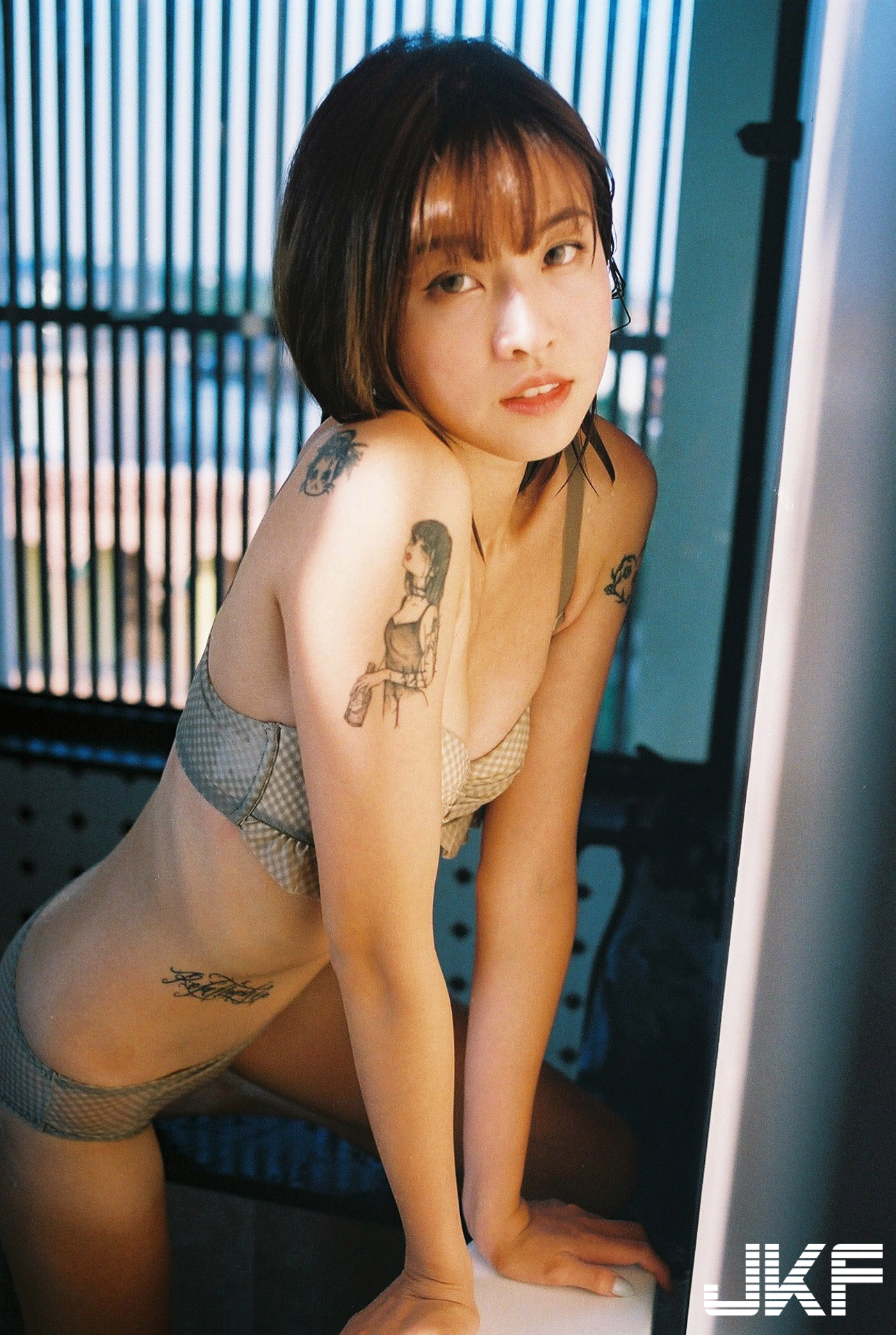 清新正妹「啾啾」穿內衣泡澡，「飽滿嫩乳」濕噠噠色氣勾引，性感度爆表！