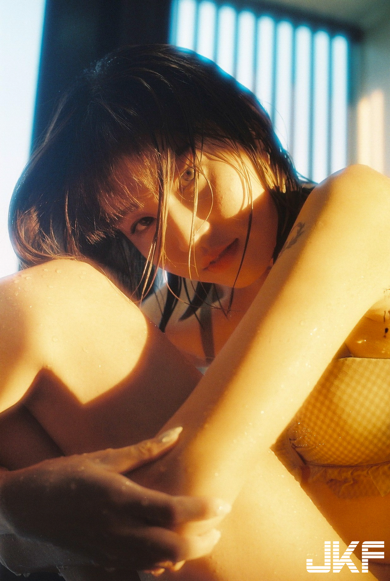 清新正妹「啾啾」穿內衣泡澡，「飽滿嫩乳」濕噠噠色氣勾引，性感度爆表！