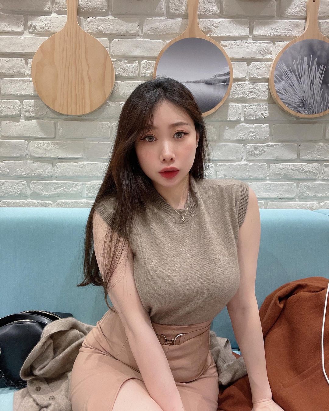 兇猛美豔的「台灣大姊姊」真的有夠大！「白色巨乳」網友推爆：極品我的菜