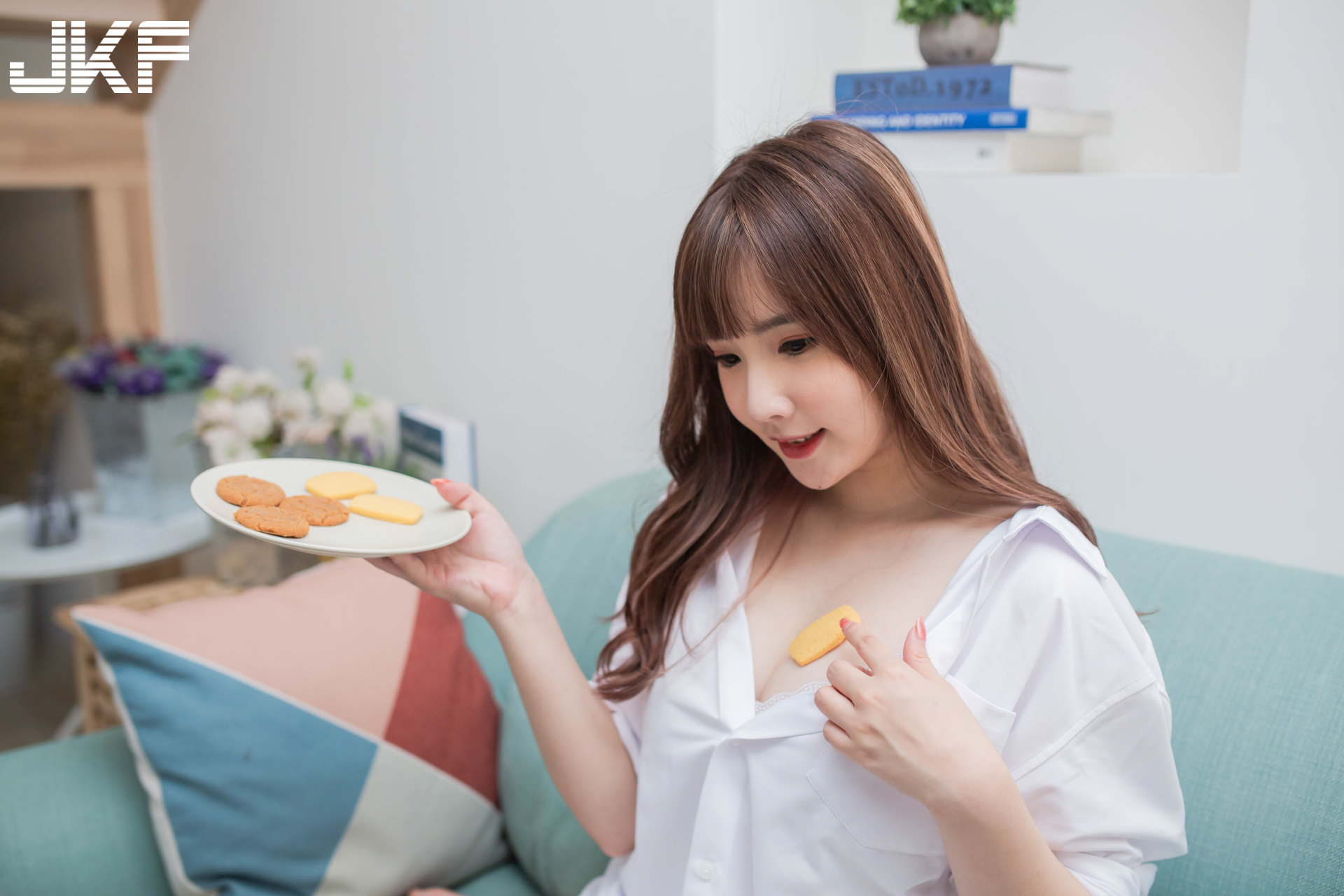女友感爆棚！清新美乳「小蘋果」男友襯衫+性感女僕讓你周末好療癒！