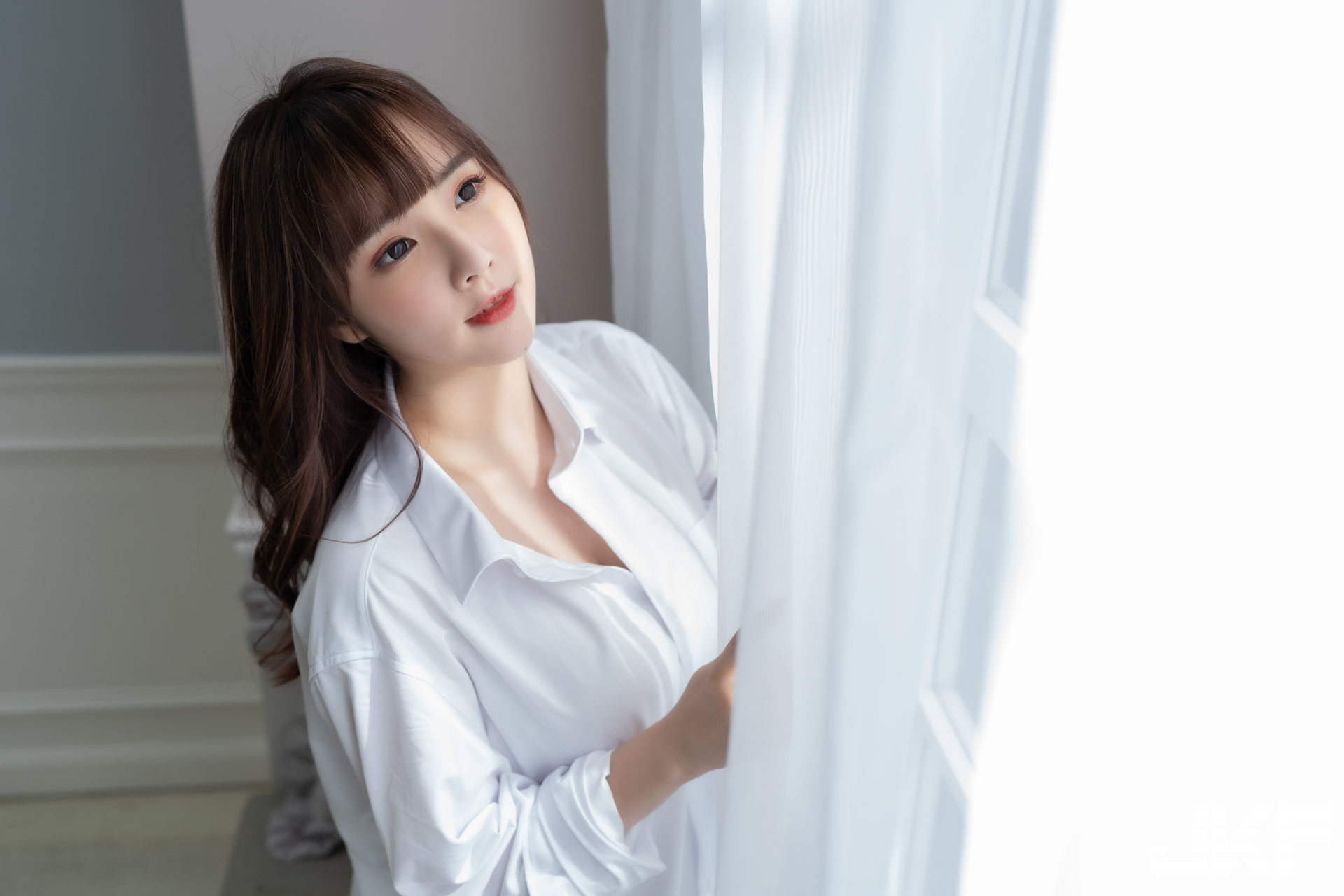 女友感爆棚！清新美乳「小蘋果」男友襯衫+性感女僕讓你周末好療癒！