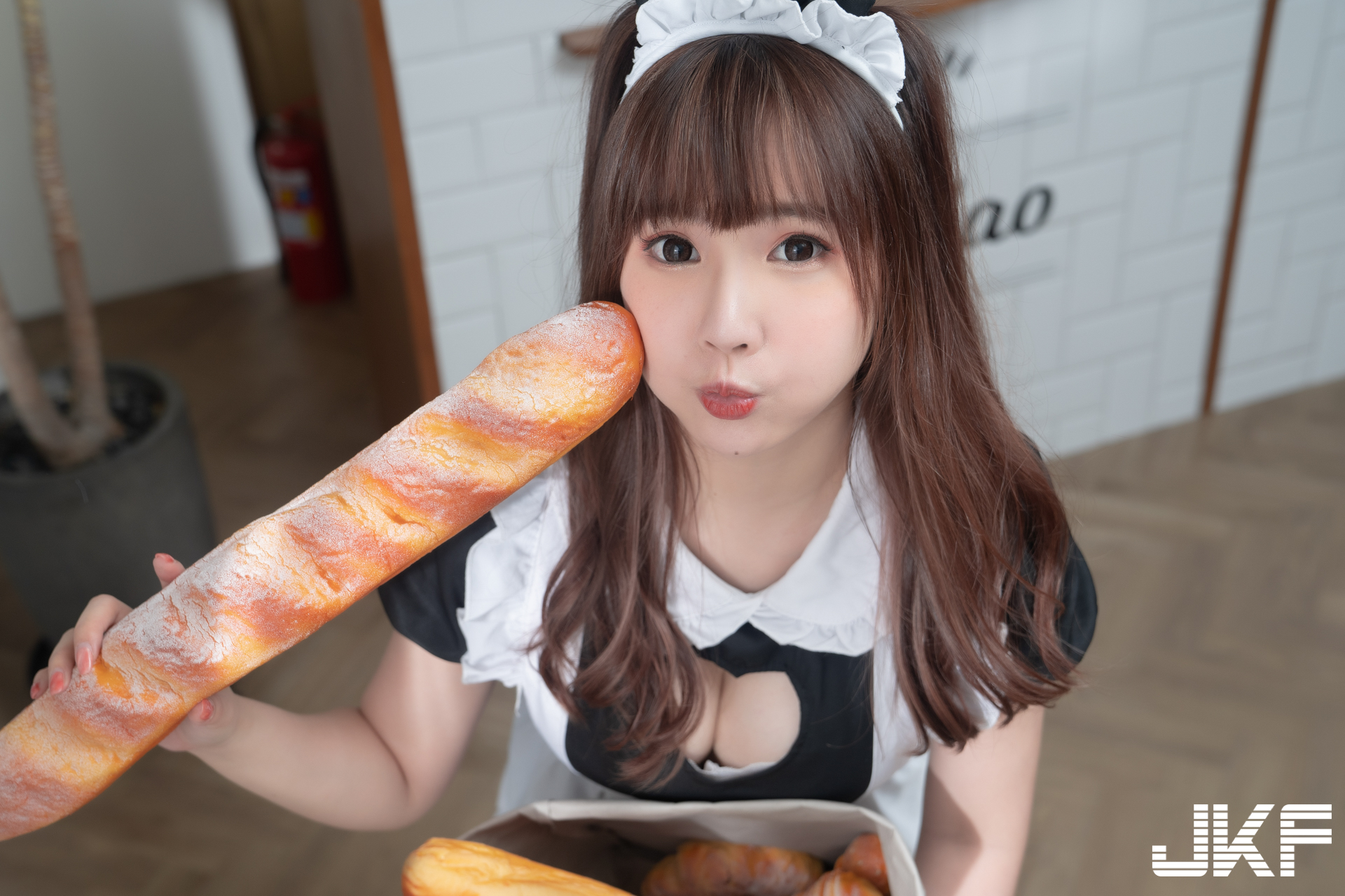 女友感爆棚！清新美乳「小蘋果」男友襯衫+性感女僕讓你周末好療癒！