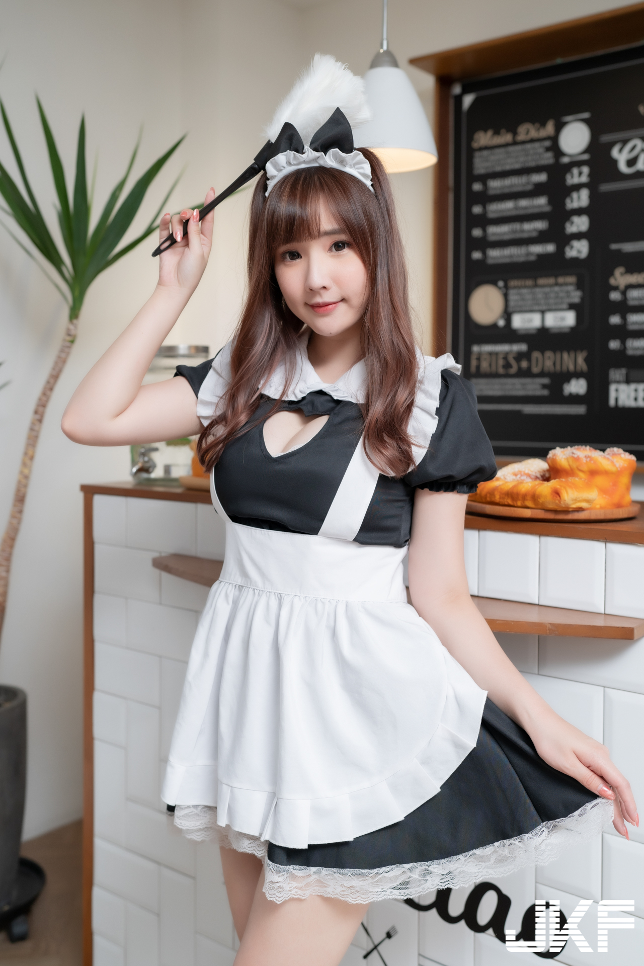 女友感爆棚！清新美乳「小蘋果」男友襯衫+性感女僕讓你周末好療癒！