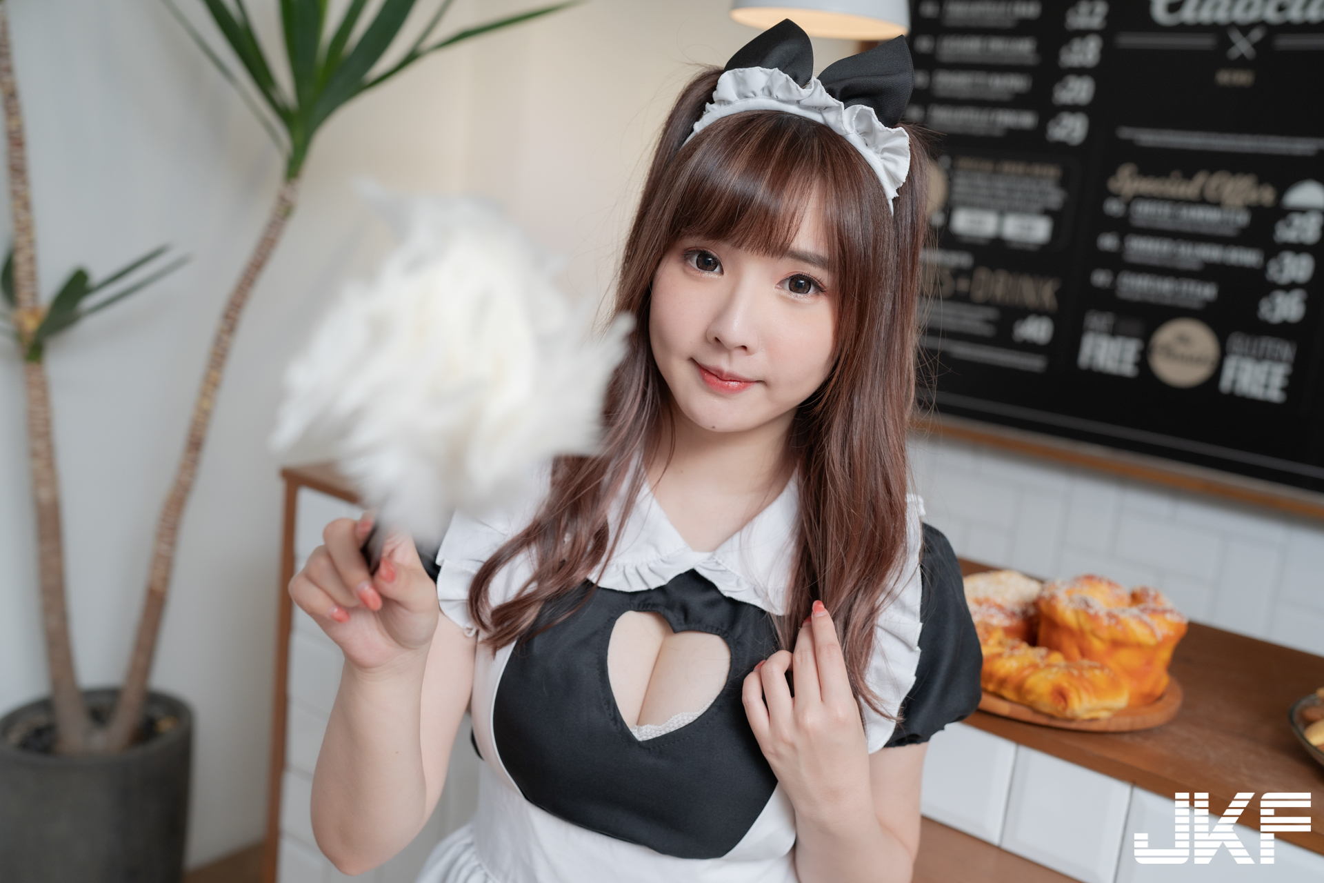 女友感爆棚！清新美乳「小蘋果」男友襯衫+性感女僕讓你周末好療癒！