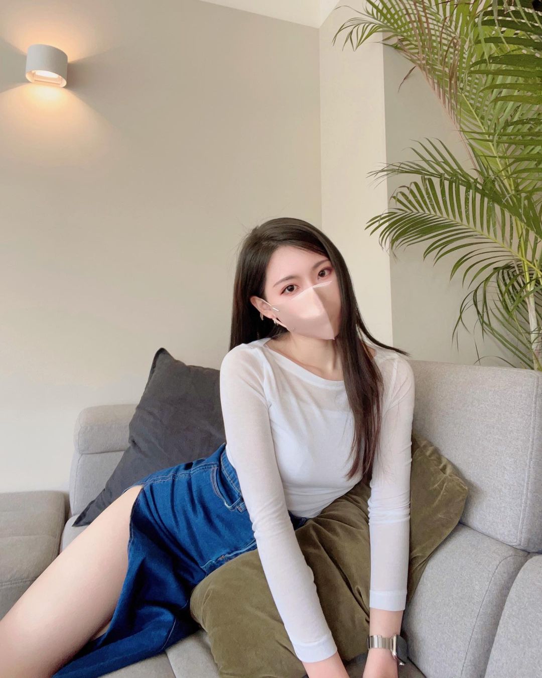 這數學老師太OP！「正妹老師」Kelly熱愛運動打球，「雪乳美腿」超級吸睛惹火！