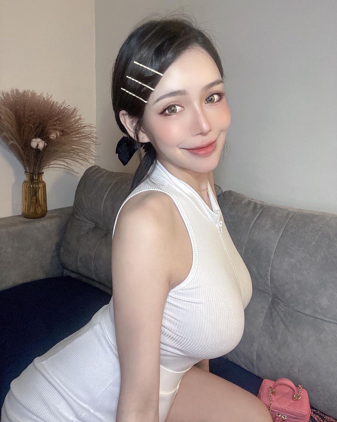 胸有大痣的性感辣媽！「Amanda」巨乳細腰超犯規，驚人比例看過就難忘！