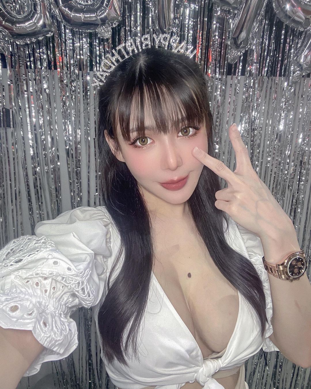 胸有大痣的性感辣媽！「Amanda」巨乳細腰超犯規，驚人比例看過就難忘！