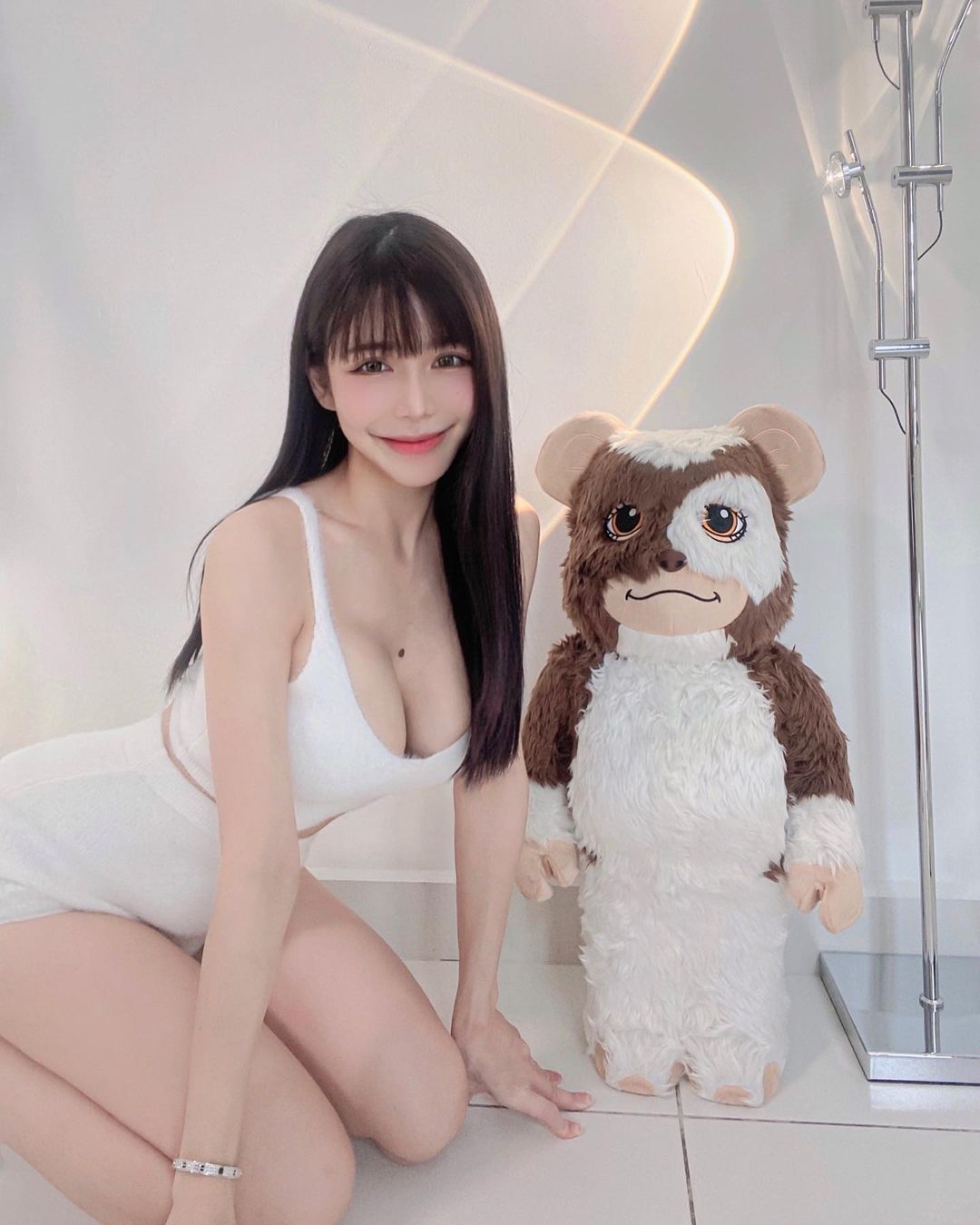 胸有大痣的性感辣媽！「Amanda」巨乳細腰超犯規，驚人比例看過就難忘！