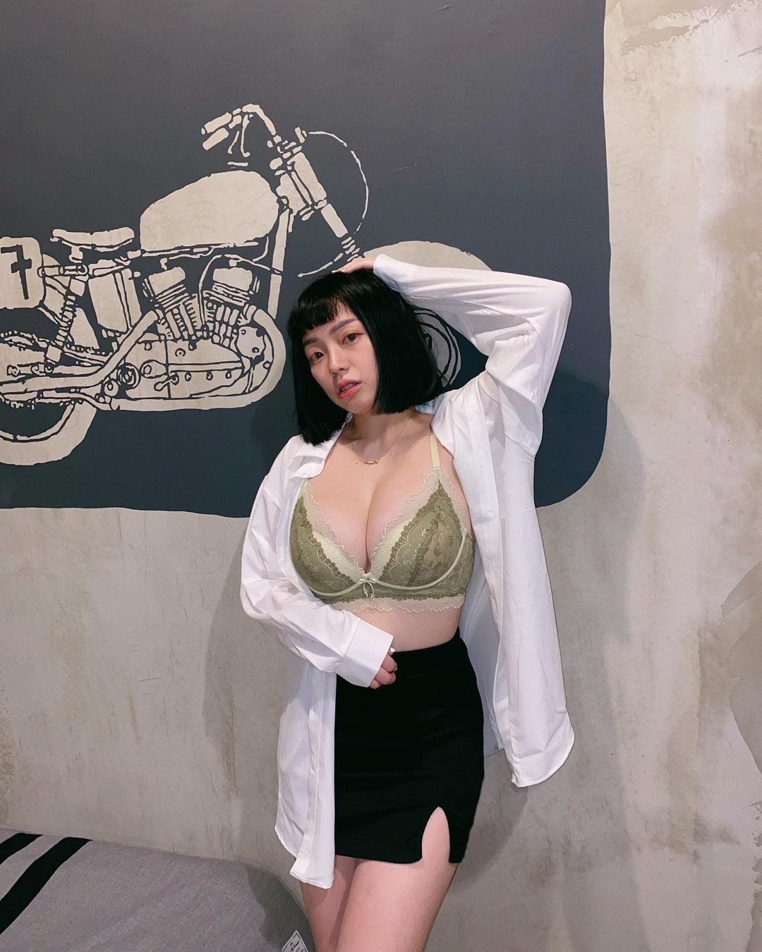 短髮甜萌奶妹「陳紅Red Chen」乳量無法忽視　比基尼都快撐不住