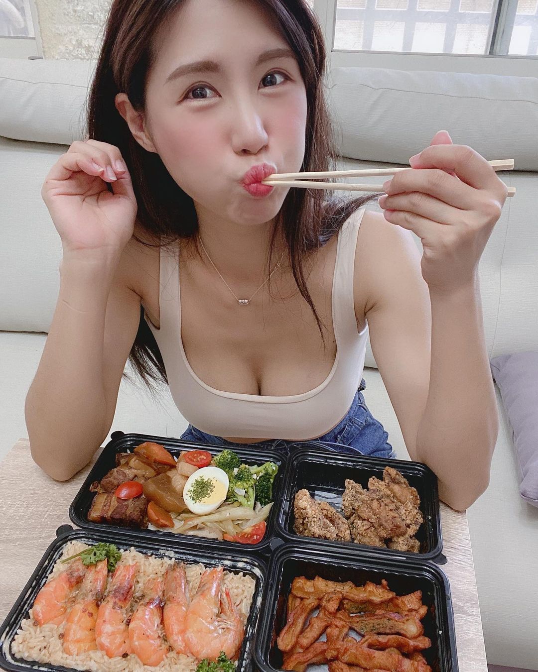 「甜美辣姊」造訪Linda新店，「美嫩胸肉」在前網友超想吃
