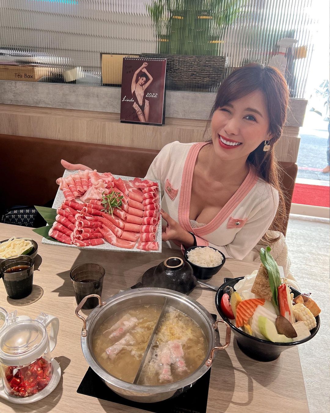 「甜美辣姊」造訪Linda新店，「美嫩胸肉」在前網友超想吃