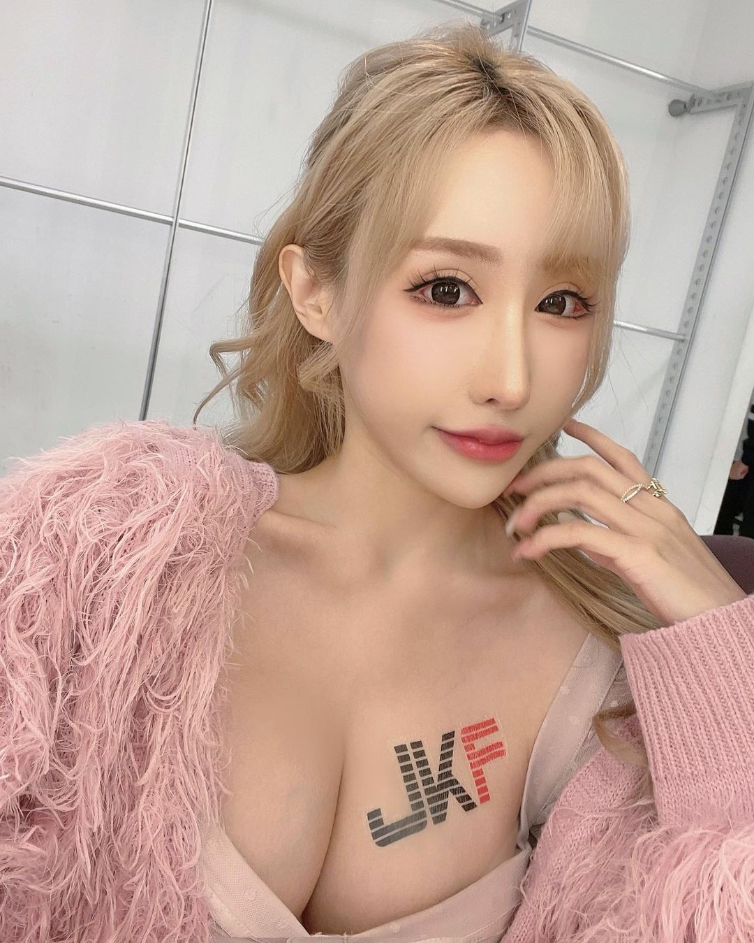 153cm小隻馬「潔兒Yui」變身性感聖誕兔，「巨乳美腿」讓人目不轉睛！