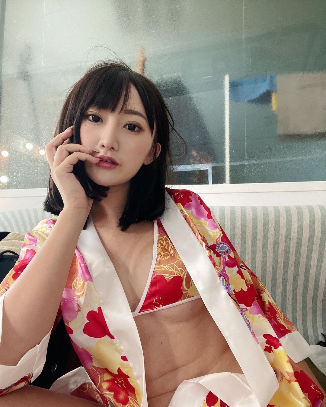 短髮女神「Joan 琦琦」又萌又慾　不吝嗇分享白嫩酥胸身材