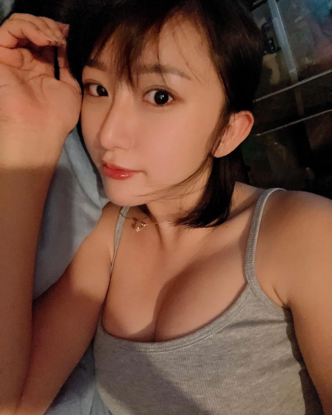 短髮女神「Joan 琦琦」又萌又慾　不吝嗇分享白嫩酥胸身材