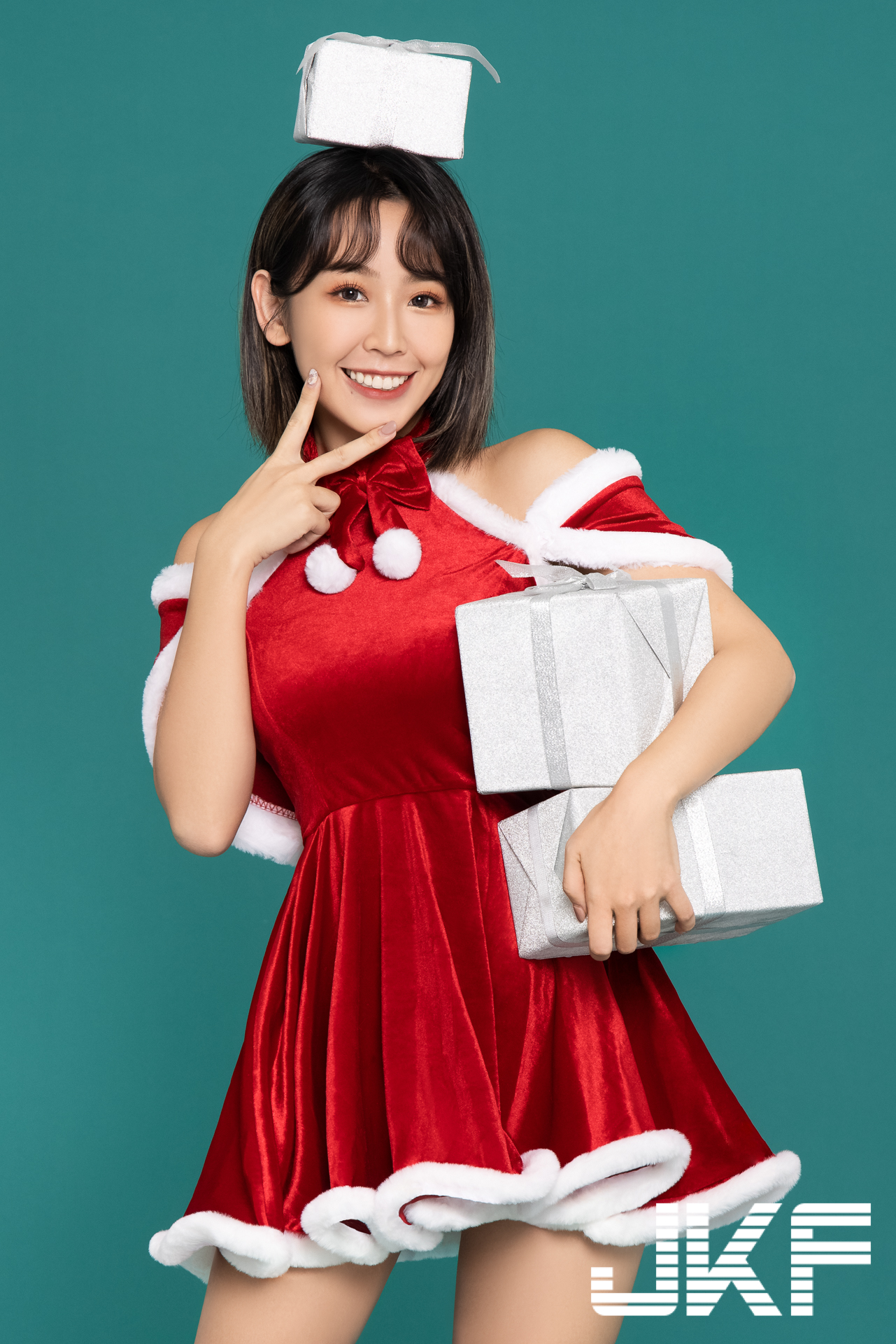 短髮甜心「希希」淘氣掀起神秘春光，狂邀「聖誕來採桃」！