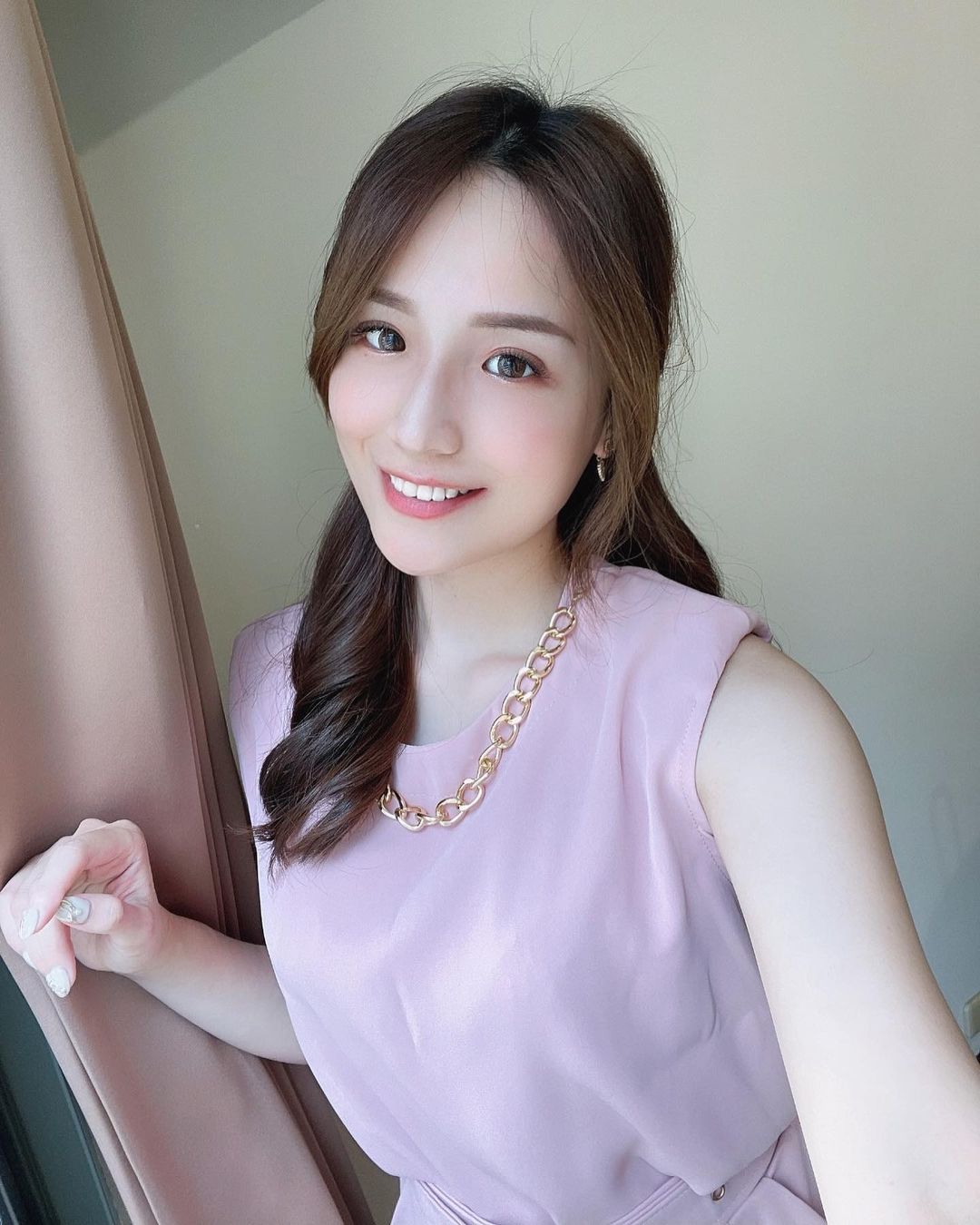 深紅性感內衣Hebbe 亮麗美乳搭上姣好身材真是太超過啦 - 美女圖 -