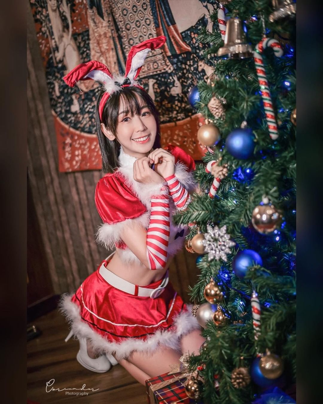 性感黑絲小秘書「希希」化身聖誕兔兔！「美乳翹臀」辣度太犯規！