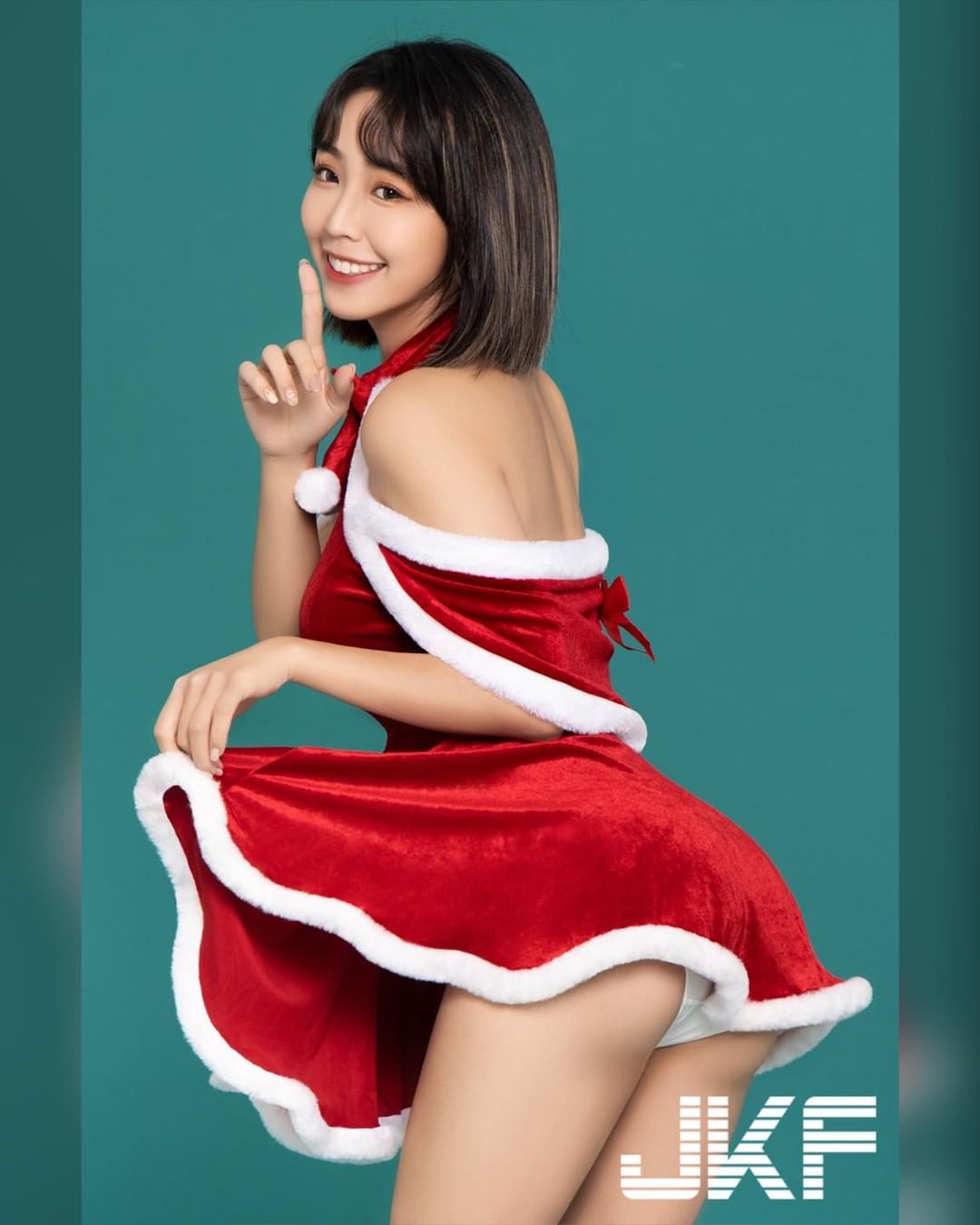 性感黑絲小秘書「希希」化身聖誕兔兔！「美乳翹臀」辣度太犯規！