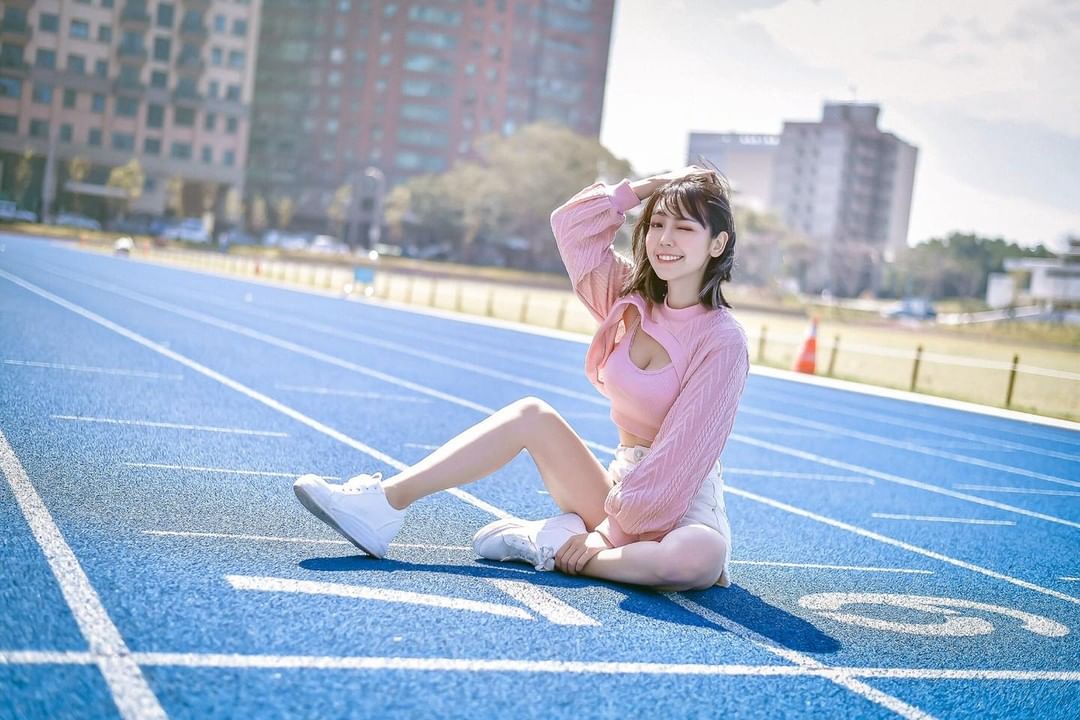 性感黑絲小秘書「希希」化身聖誕兔兔！「美乳翹臀」辣度太犯規！