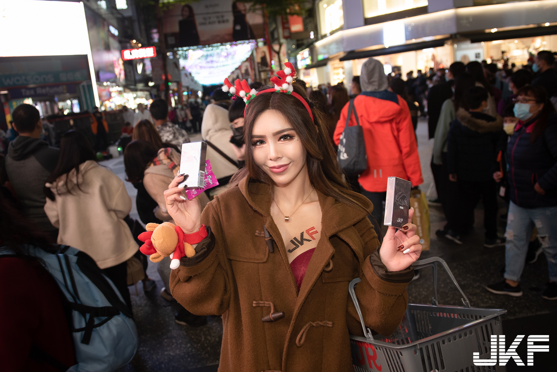 JKF福利攝 x JR store 聖誕感謝祭！人氣女神「酸酸」、「高萱」火辣揭幕！