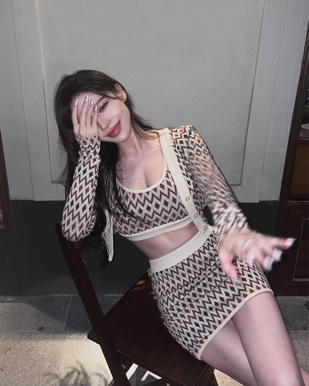 熱愛歐美風格的「巨乳網紅正妹」！自創內衣品牌親當模特，「火辣曲線」好養眼！