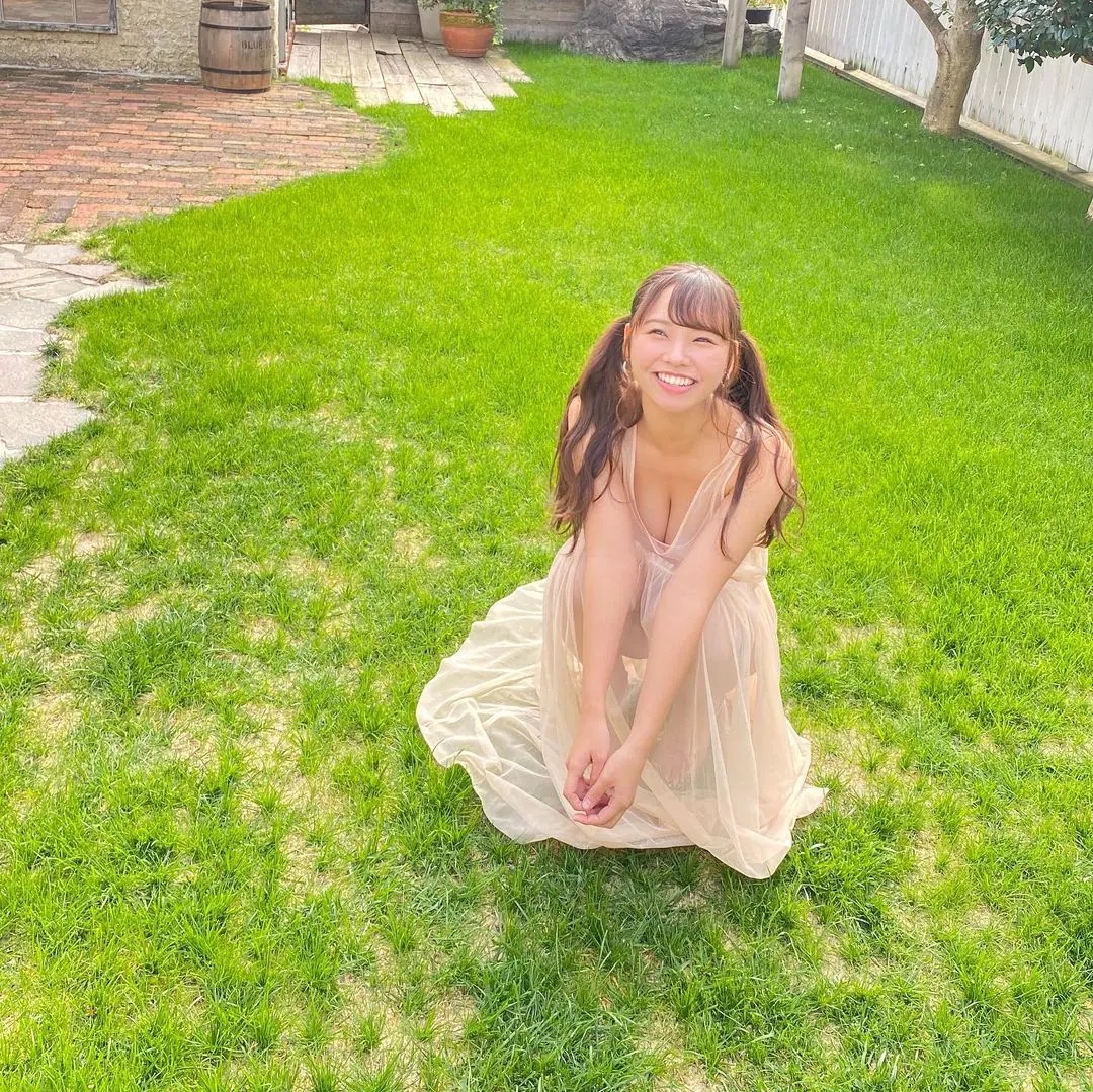 18歲G奶正妹「泳裝解禁」，粉絲直呼：柚子長大了！