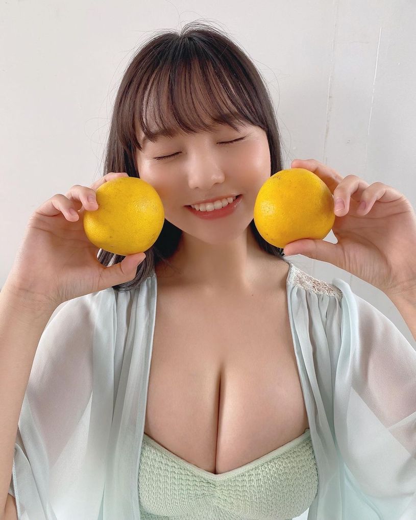 18歲G奶正妹「泳裝解禁」，粉絲直呼：柚子長大了！