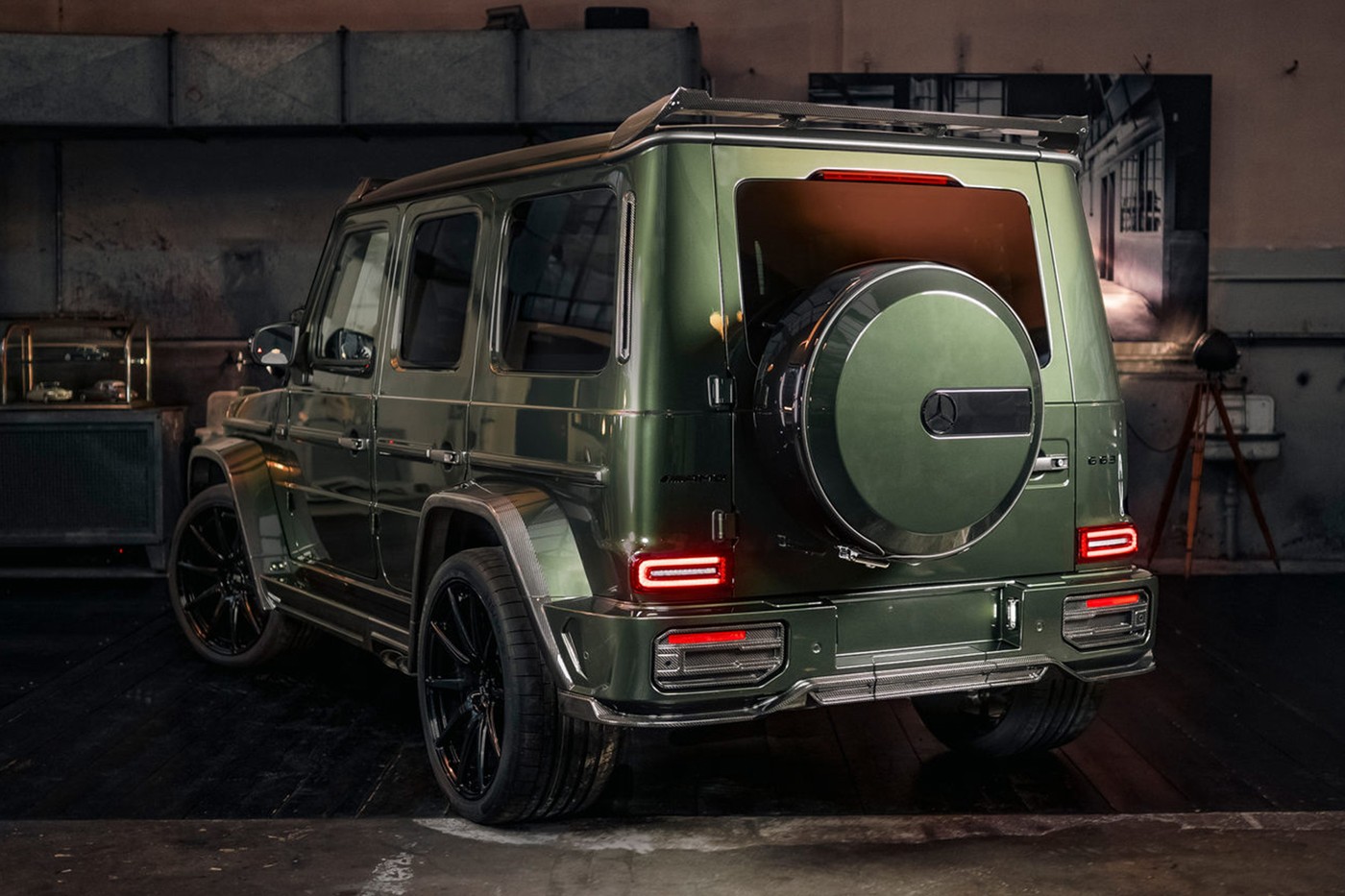 https___hk.hypebeast.com_files_2021_12_performmasters-mercedes-benz-g805-poses-w.jpg