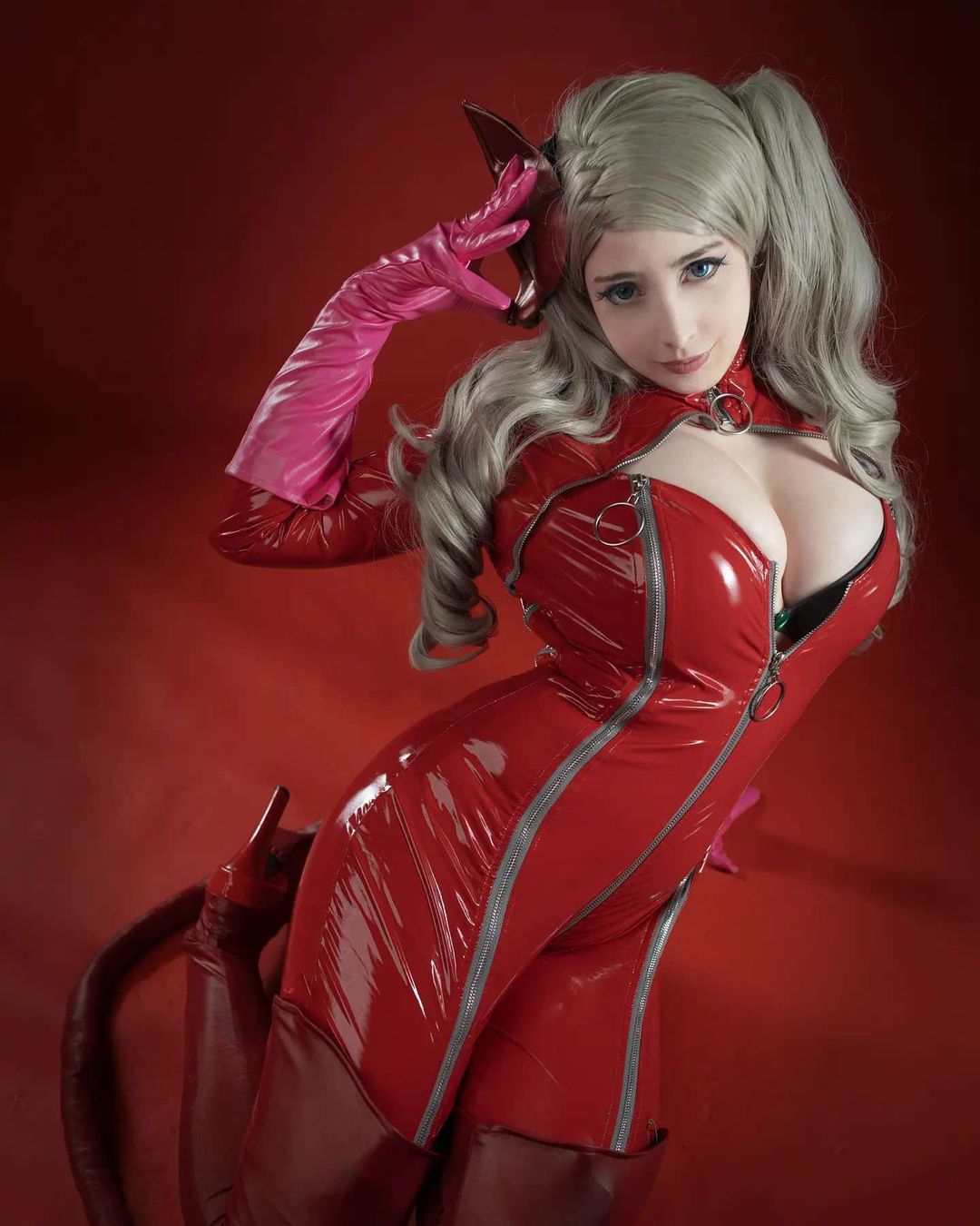 乳力覺醒！大奶Coser爆釦辣照網路瘋傳　呼之欲出的巨乳肉彈香爆～