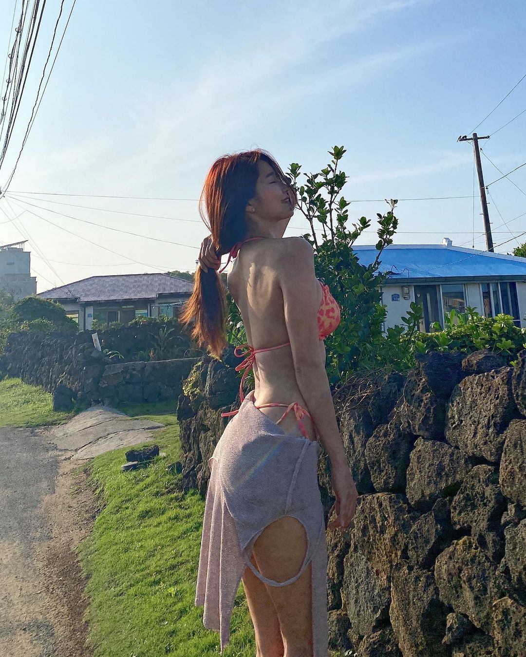 【動圖】南韓辣媽！「巨乳翹臀螞蟻腰」征服百萬網友，猛發性感影片秀身材！
