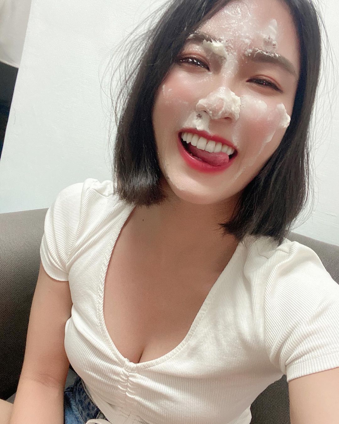 「短髮健身正妹」是私人教練！笑容甜美曲線火辣，網友看了被煞到狂求開門！