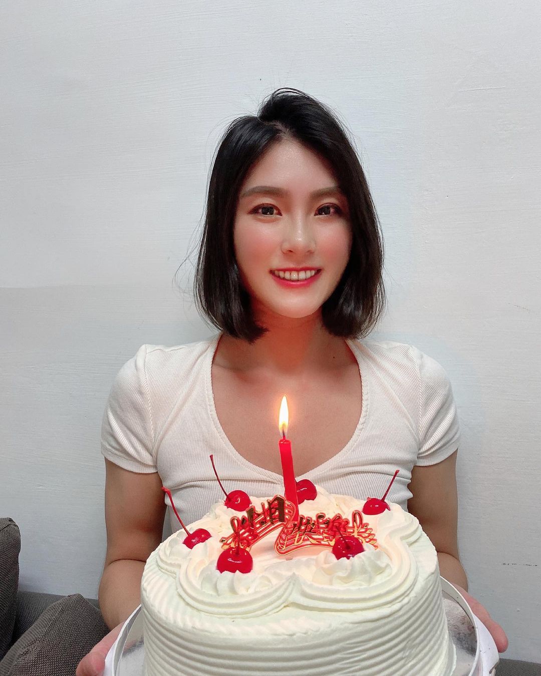 「短髮健身正妹」是私人教練！笑容甜美曲線火辣，網友看了被煞到狂求開門！