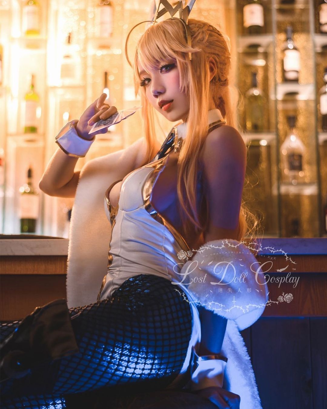 殺很大！制服美少女身材超出預期　Cosplay裝扮完全藏不住殘暴乳量