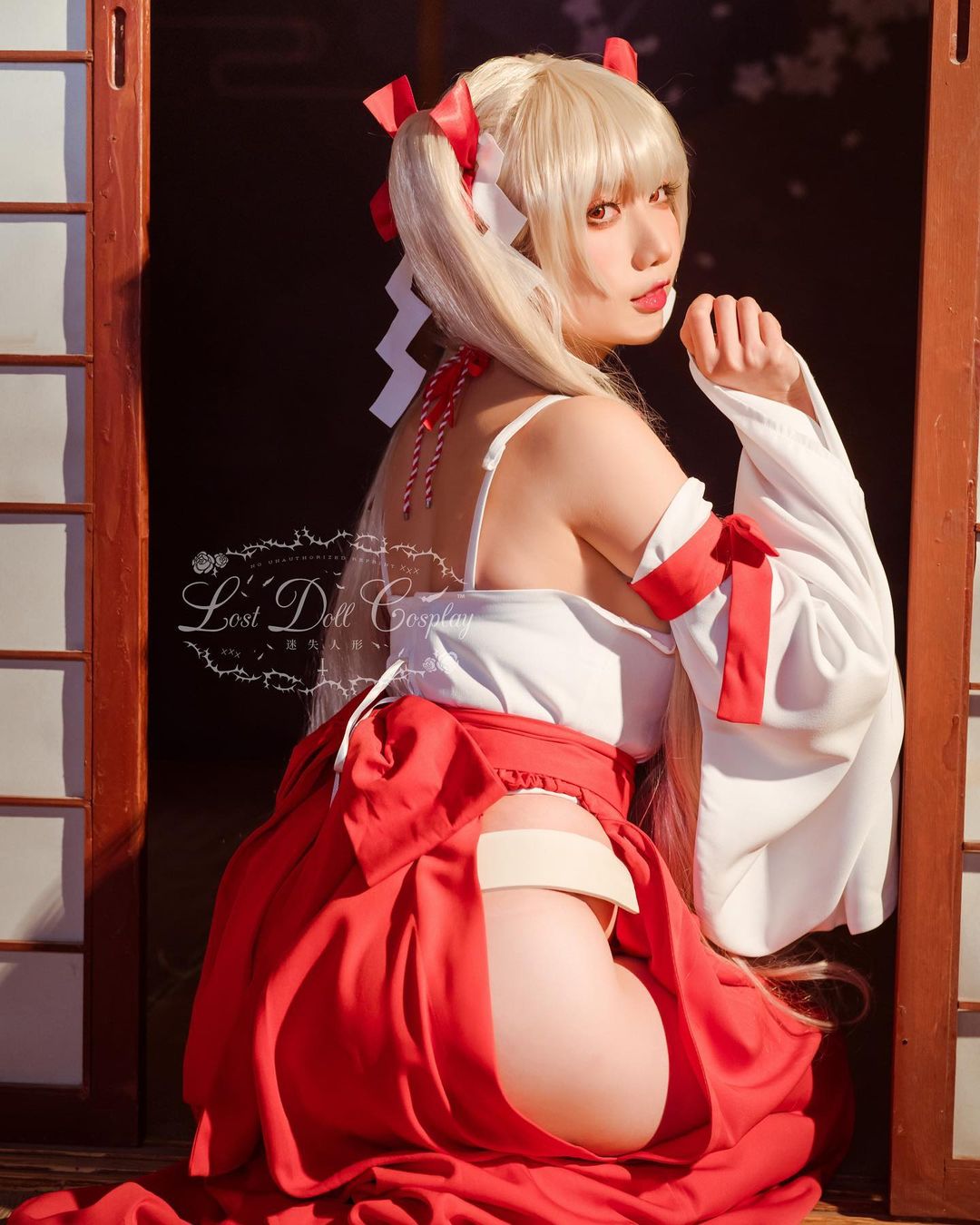 殺很大！制服美少女身材超出預期　Cosplay裝扮完全藏不住殘暴乳量