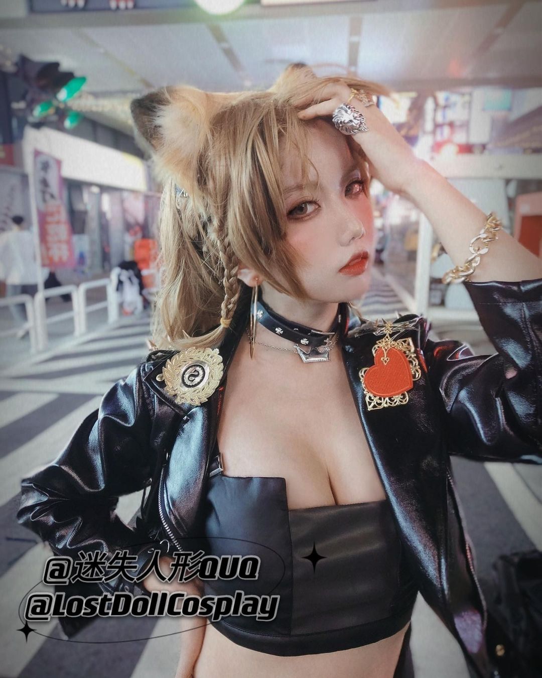 殺很大！制服美少女身材超出預期　Cosplay裝扮完全藏不住殘暴乳量